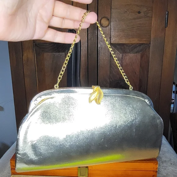 Elegant Gold Women's Clutch - Picture 10 of 15